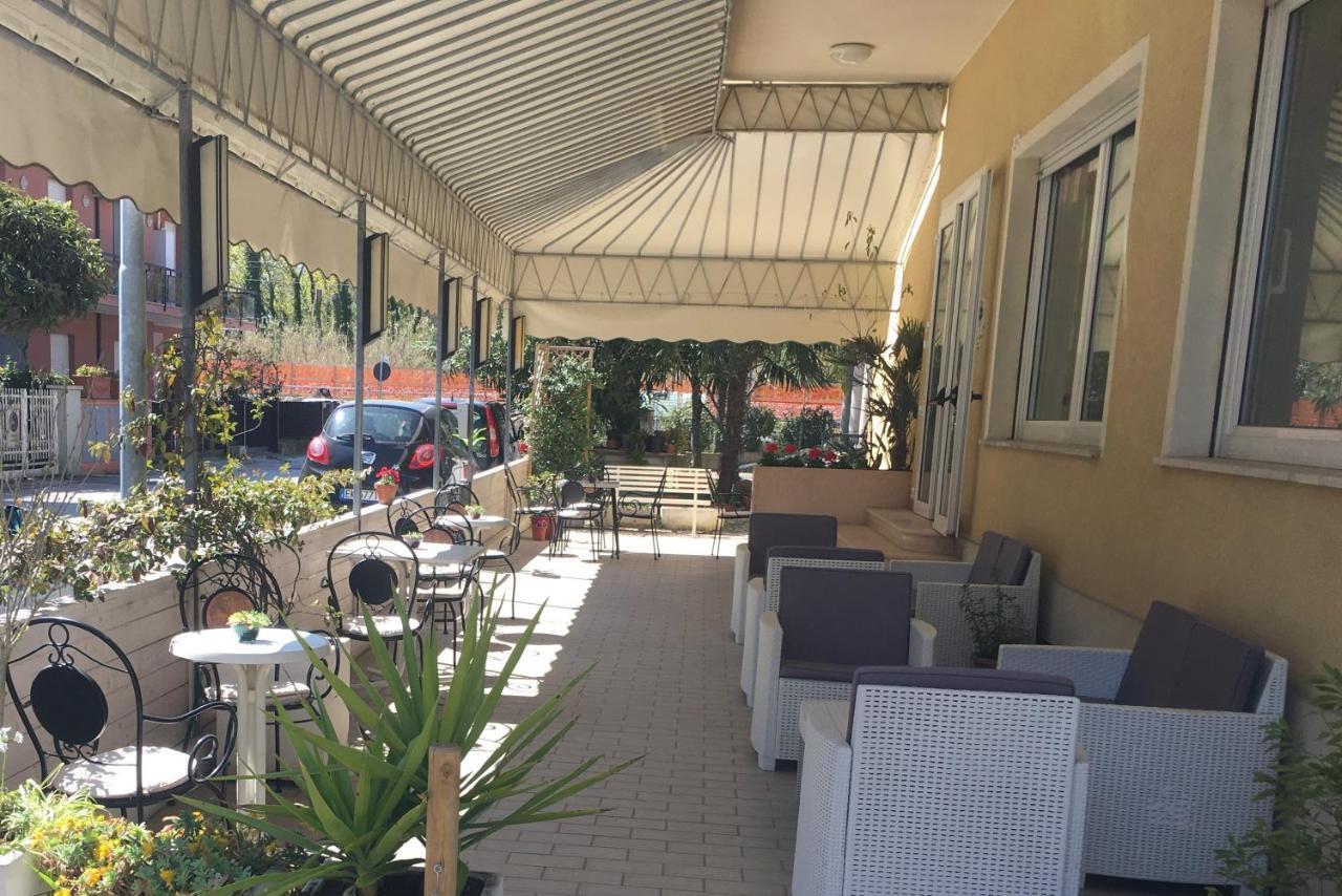 Hotel Villa Rinaldini Rimini Exterior foto