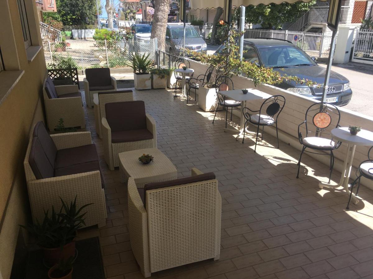 Hotel Villa Rinaldini Rimini Exterior foto